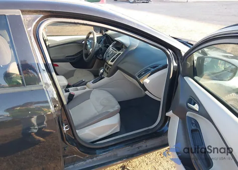 2012 Ford Focus Se z USA, uszkodzony, nr VIN 1FAHP3F27CL289931